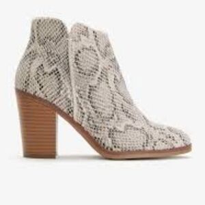 Maurices Snakeskin Heeled Boots Cameron Sz 9.5